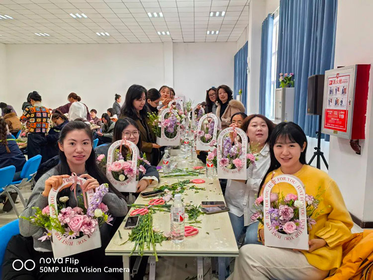 【蓝山屯河】开展“指尖花艺 绽放魅力芳华”主题活动